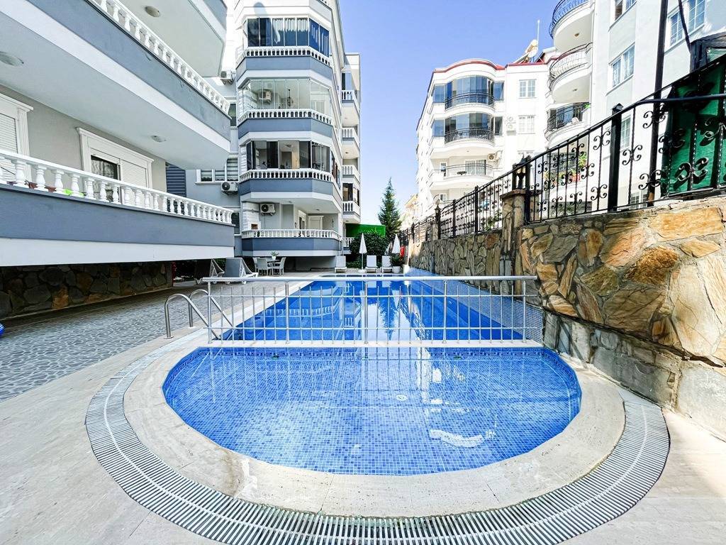 Alanya - Oba'da plaja yakın eşyalı daire