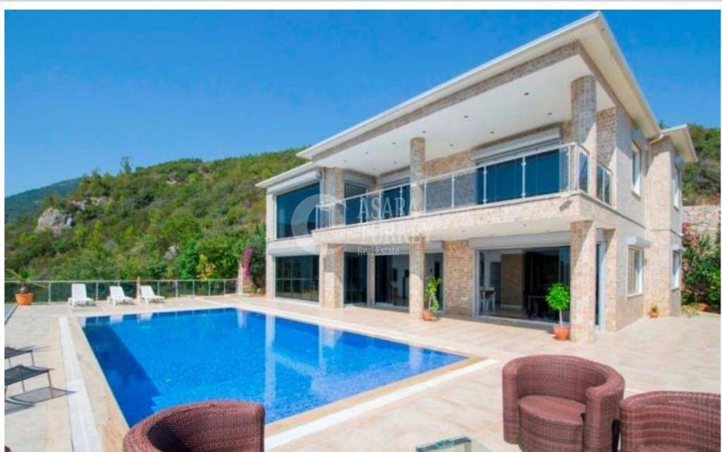 Moderná 5-izbová vila Alanya na predaj s vlastným bazénom - Alanya Bektaş